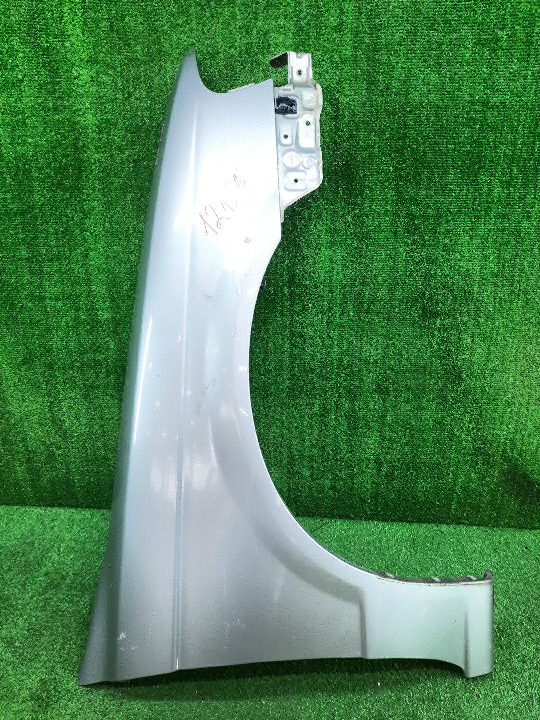 Крыло правое переднее NISSAN SUNNY B15, FB15, FNB15, QB15, SB15 12156 1 ракурс