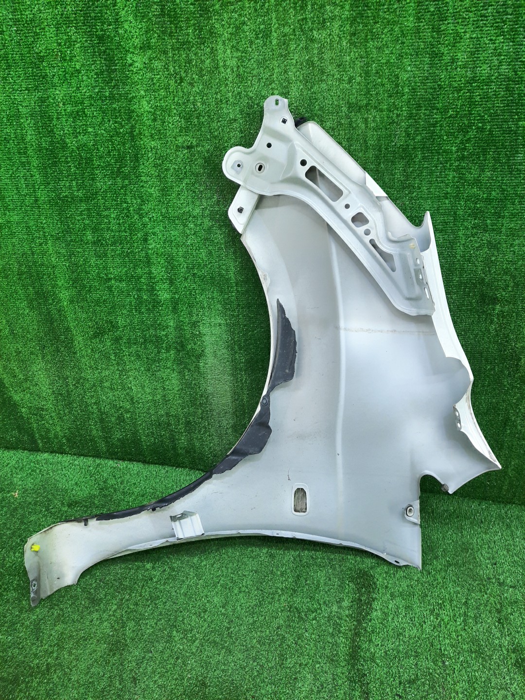 Крыло правое переднее TOYOTA ISIS ZNM10, ZNM10W, ANM10, ANM10W, ANM15, ANM15W, ZGM10, ZGM10W, ZGM11, ZGM11W, ZGM15, ZGM15W, ANM10G, ZGM10G, ANM15G, ZNM10G, ZGM11G, ZGM15G 12399 2 ракурс