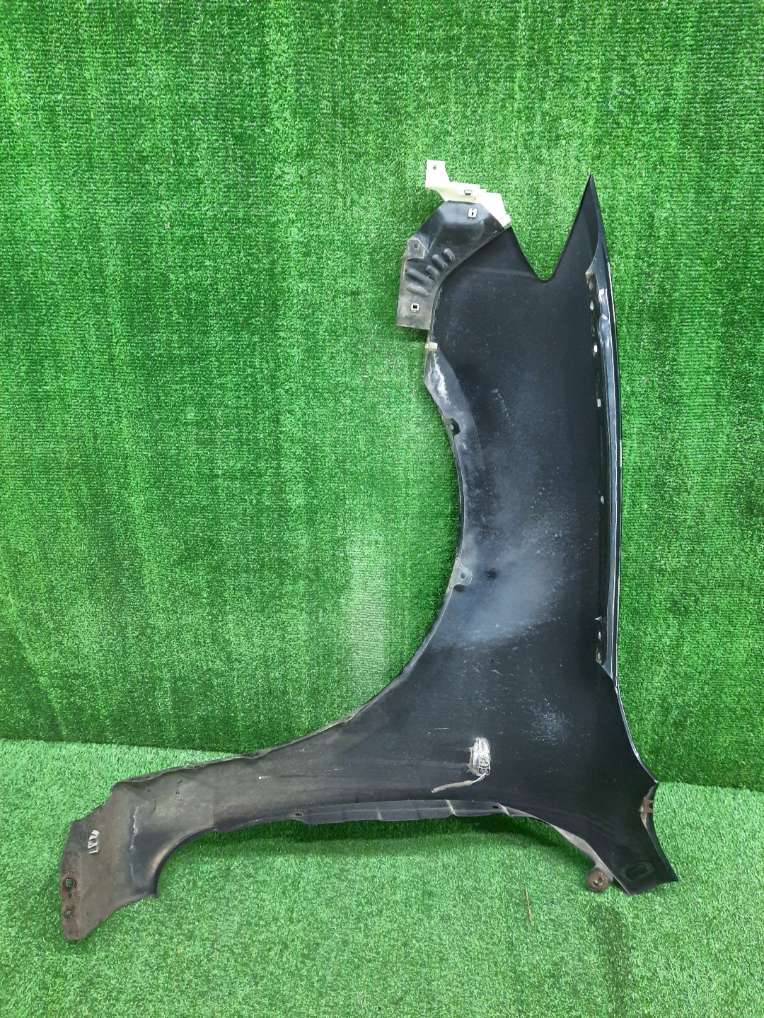 Крыло правое переднее MAZDA AXELA, MAZDA 3, 3 BK5P, BK3P, BKEP, BK SEDAN 4 ракурс