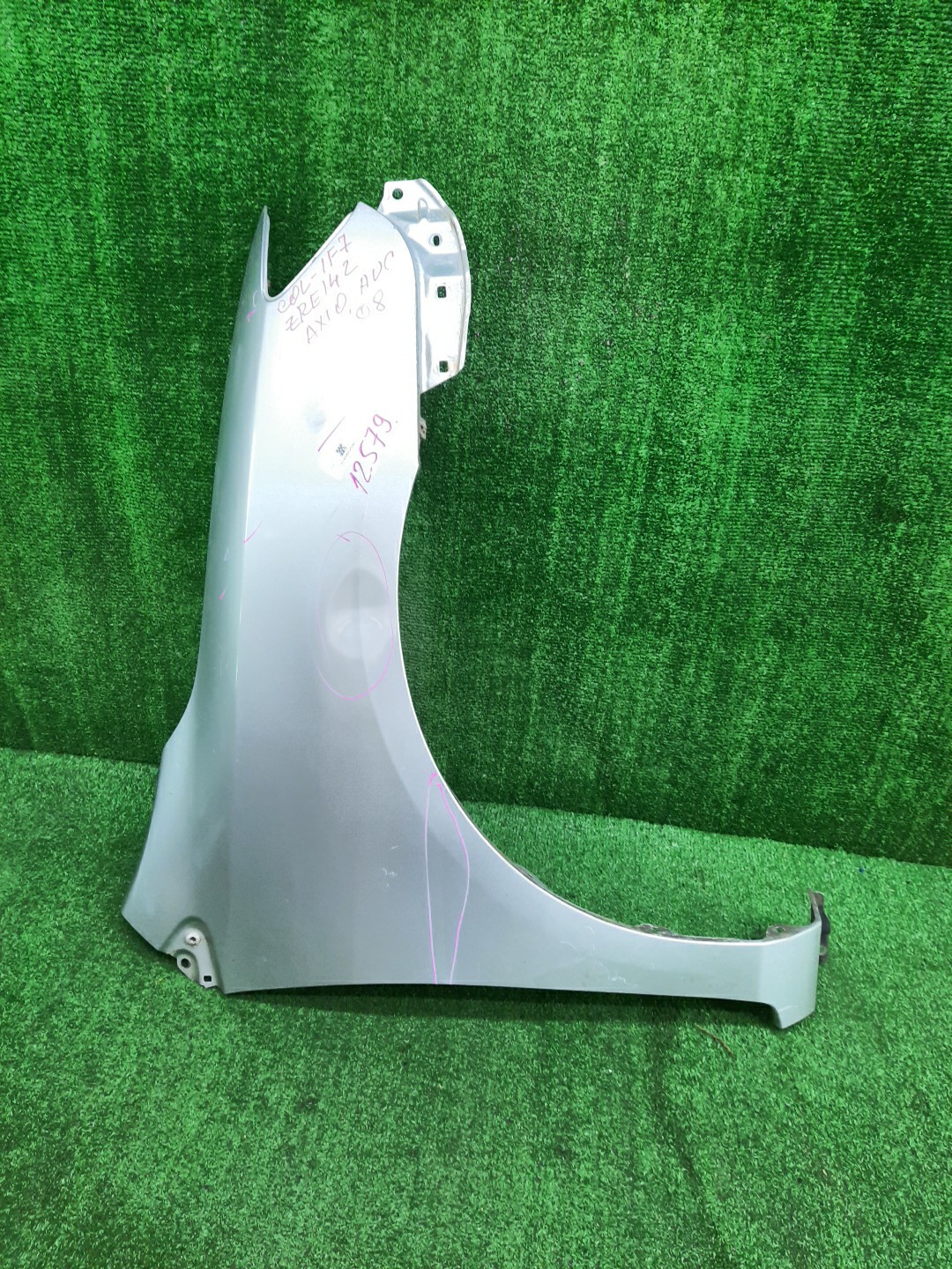 Крыло правое переднее TOYOTA COROLLA FIELDER, COROLLA  AXIO ZRE144G, ZRE142G, NZE144G, NZE141G, NZE141, NZE144, ZRE142, ZRE144 12579 1 ракурс