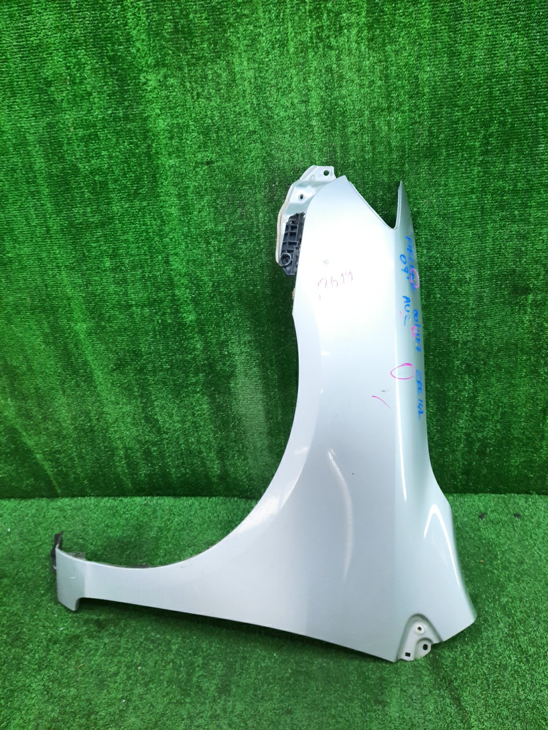 Крыло левое переднее TOYOTA COROLLA FIELDER, COROLLA  AXIO ZRE144G, ZRE142G, NZE144G, NZE141G, NZE141, NZE144, ZRE142, ZRE144 12619 1 ракурс