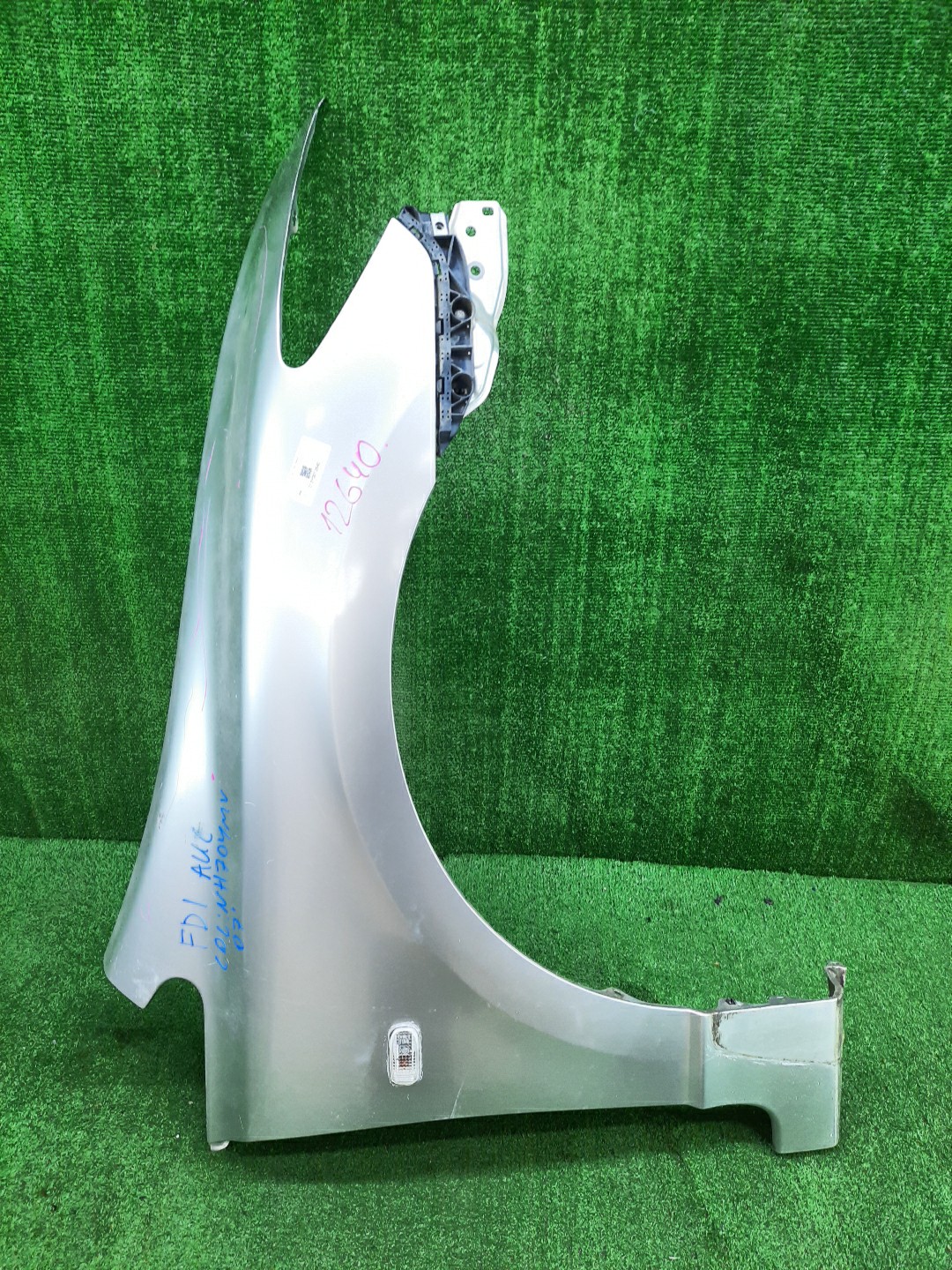 Крыло правое переднее HONDA CIVIC FD2, FD1, FD3 12640 1 ракурс Крыло правое переднее HONDA CIVIC FD2, FD1, FD3 12640 1 ракурс