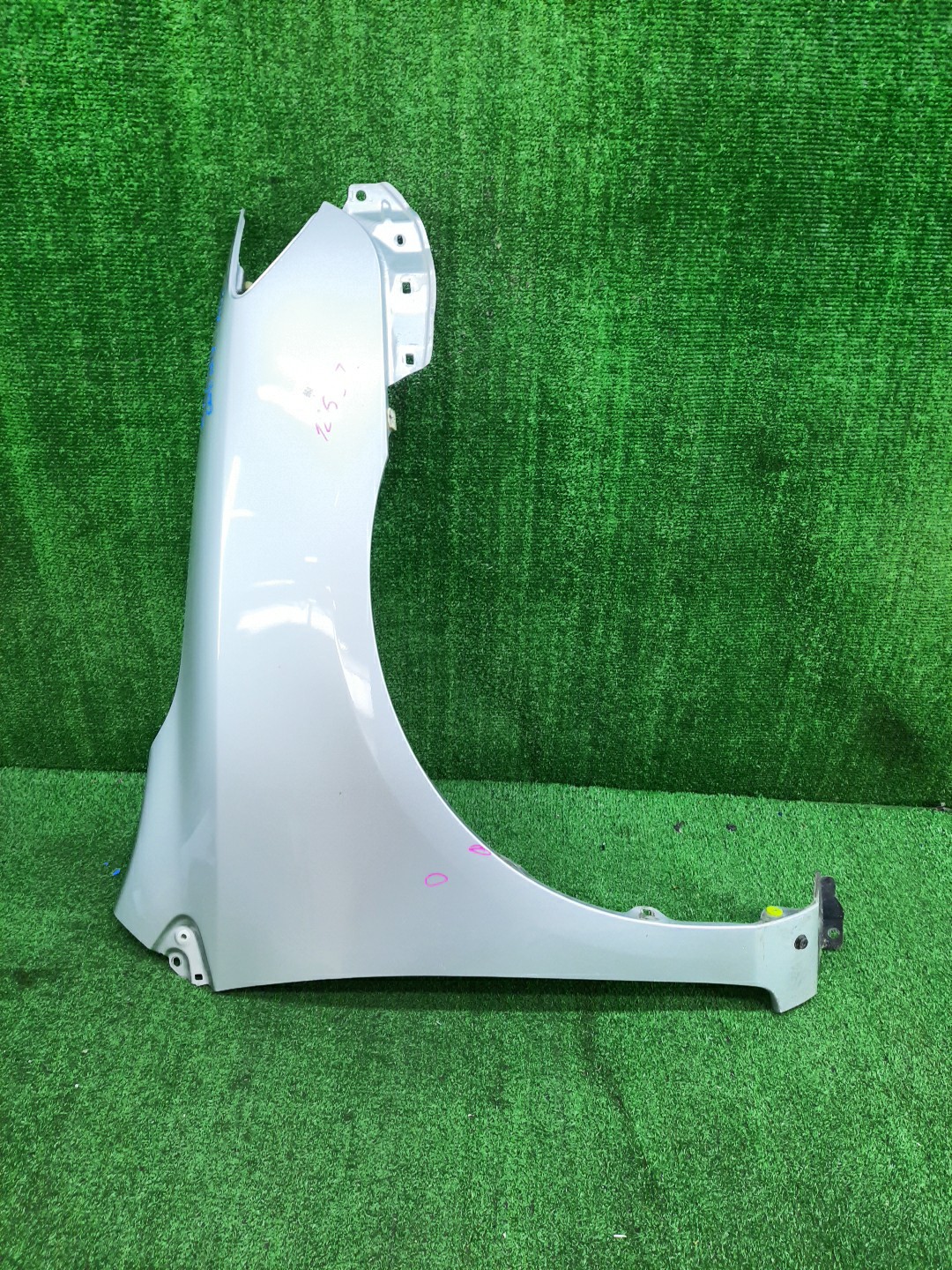 Крыло правое переднее TOYOTA COROLLA FIELDER, COROLLA  AXIO ZRE144G, ZRE142G, NZE144G, NZE141G, NZE141, NZE144, ZRE142, ZRE144 12657 1 ракурс
