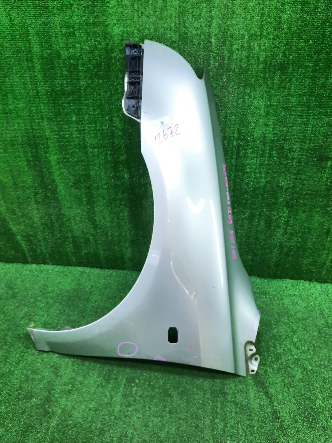 Крыло левое переднее TOYOTA AVENSIS ZZT251, AZT250, AZT255, AZT251 12672 1 ракурс