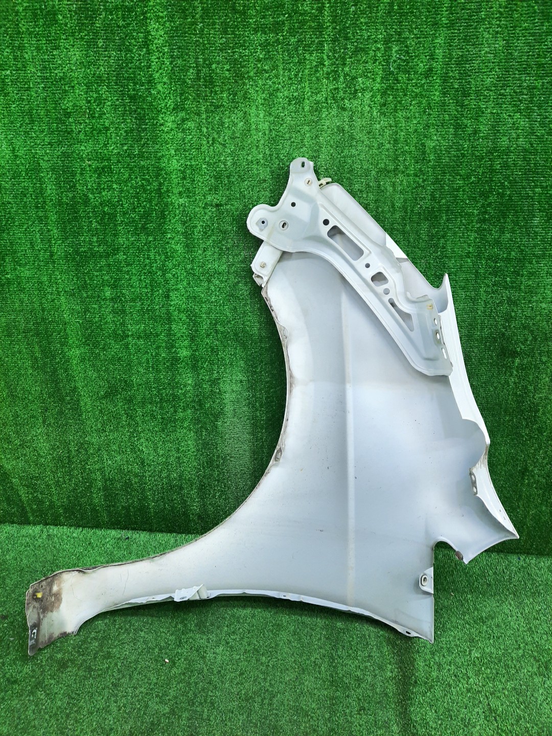 Крыло правое переднее TOYOTA ISIS ZNM10, ZNM10W, ANM10, ANM10W, ANM15, ANM15W, ZGM10, ZGM10W, ZGM11, ZGM11W, ZGM15, ZGM15W, ANM10G, ZGM10G, ANM15G, ZNM10G, ZGM11G, ZGM15G 12812 2 ракурс