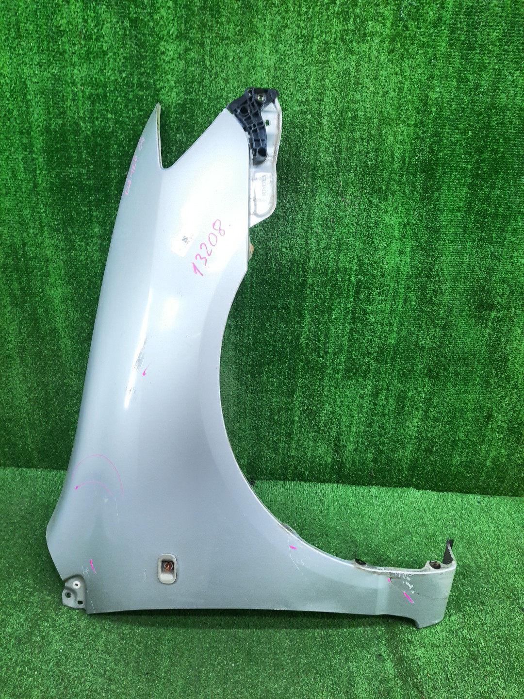Крыло правое переднее TOYOTA COROLLA NZE121 13208 1 ракурс
