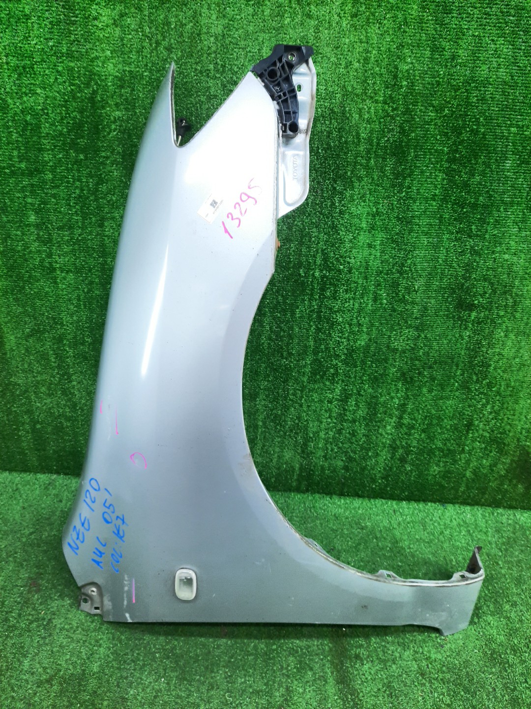Крыло правое переднее TOYOTA COROLLA NZE121 13295 1 ракурс