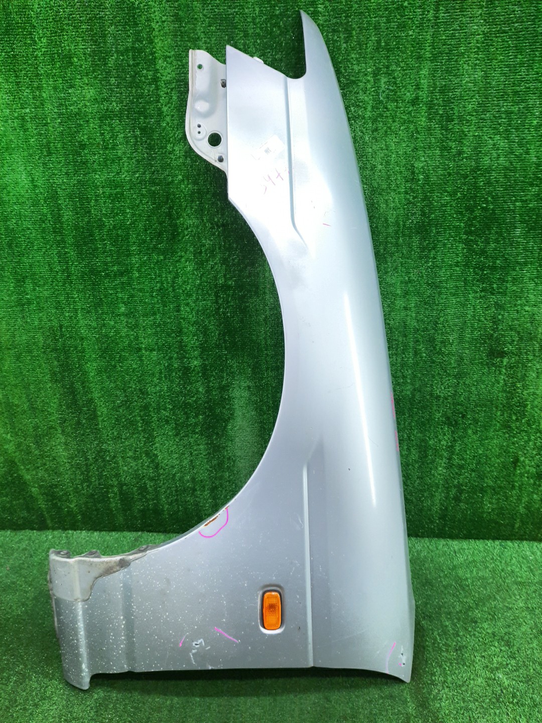 Крыло левое переднее NISSAN LAUREL HC35, GNC35, GC35 13477 1 ракурс