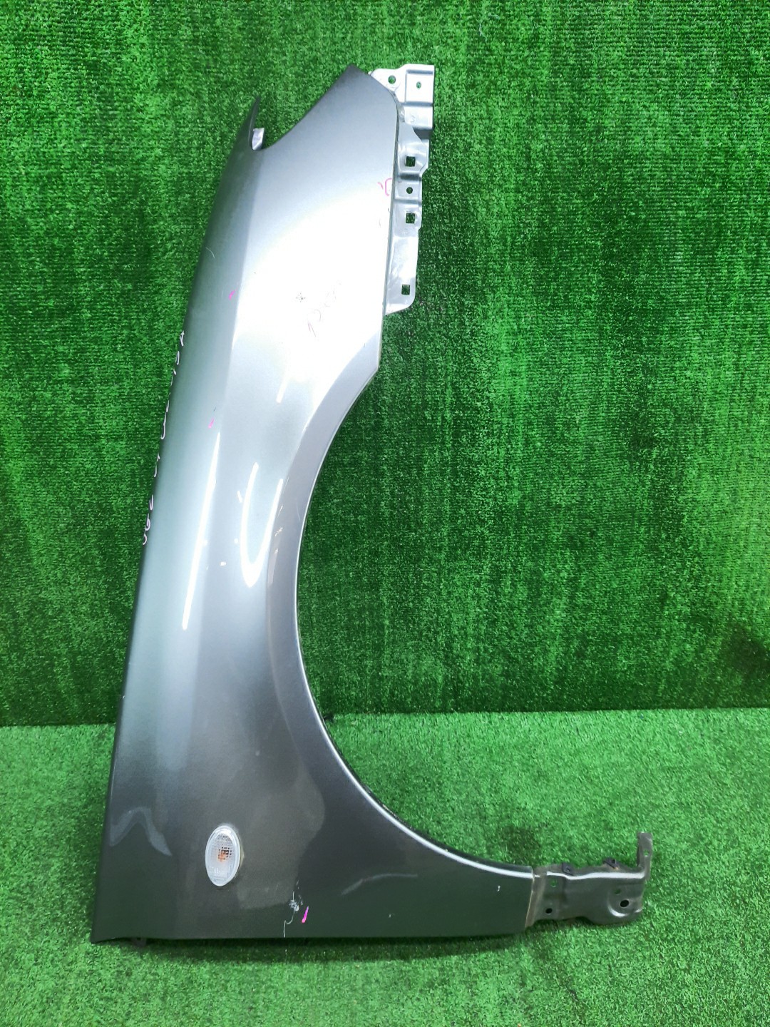 Крыло правое переднее SUBARU IMPREZA WRX, IMPREZA GDA, GGA, GDD, GG2, GG9, GGD, GG3, GGC, GD3, GD2, GD9 13501 1 ракурс