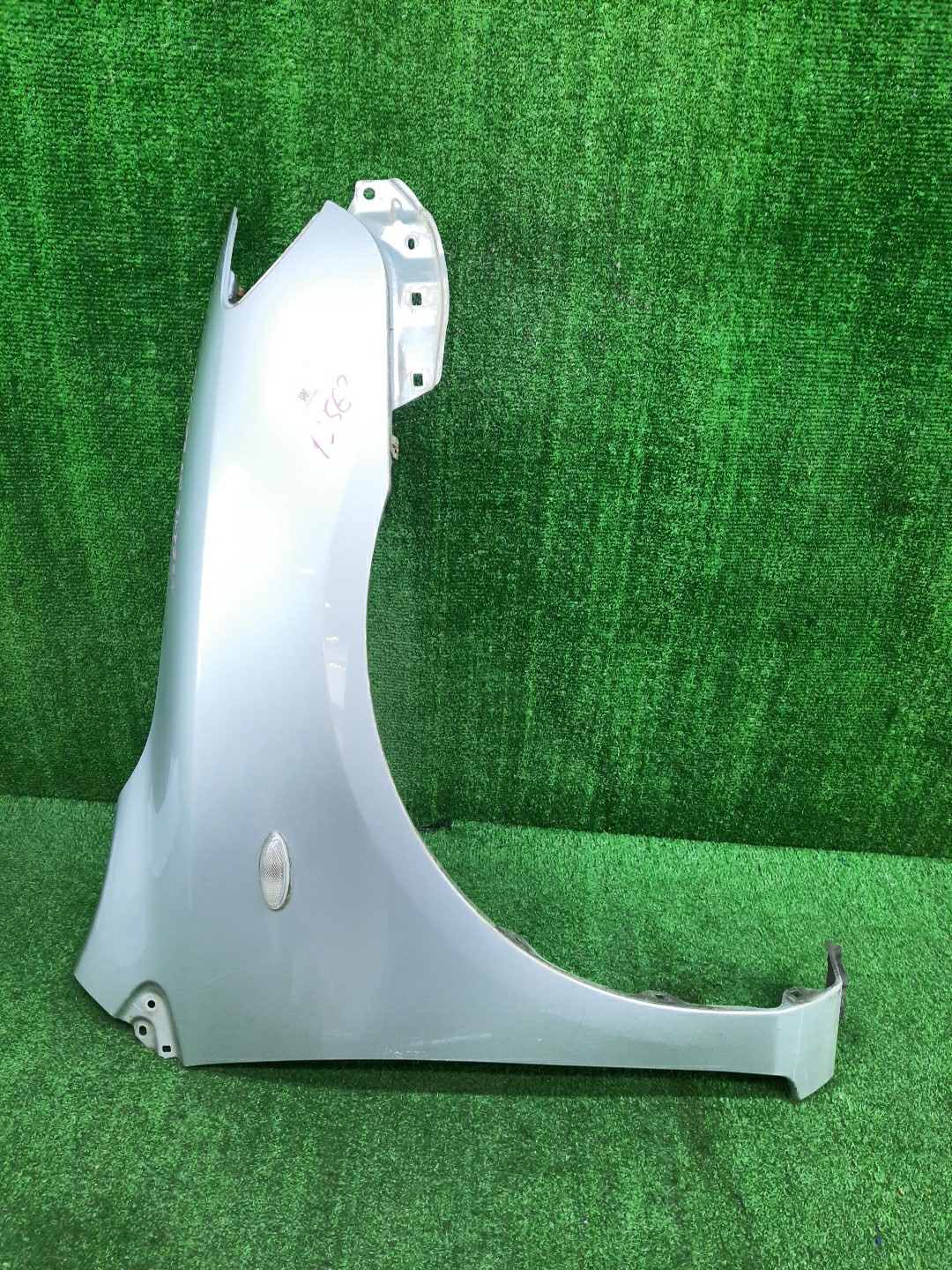 Крыло правое переднее TOYOTA COROLLA FIELDER, COROLLA  AXIO ZRE144G, ZRE142G, NZE144G, NZE141G, NZE141, NZE144, ZRE142, ZRE144 13562 1 ракурс