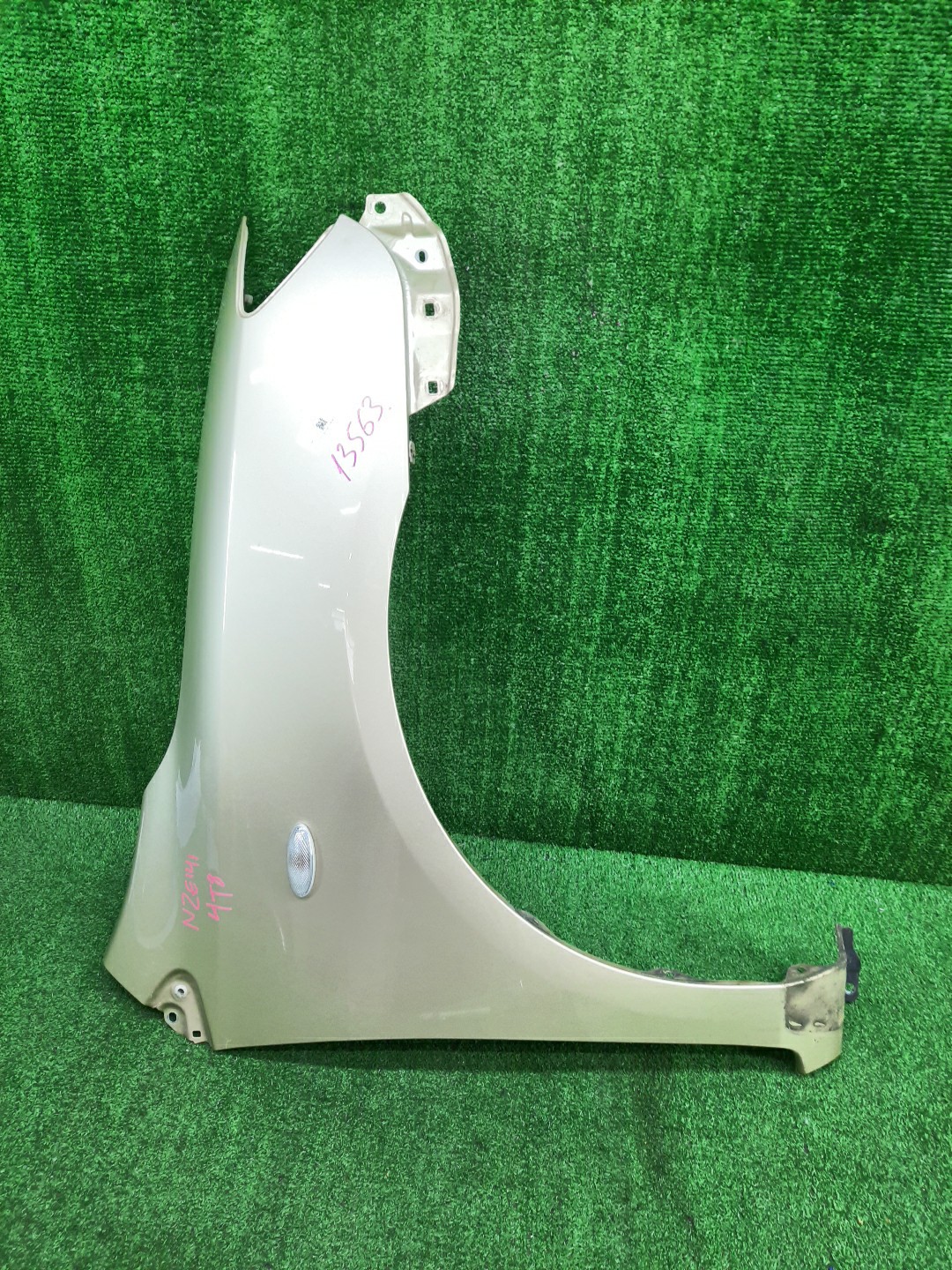 Крыло правое переднее TOYOTA COROLLA FIELDER, COROLLA  AXIO ZRE144G, ZRE142G, NZE144G, NZE141G, NZE141, NZE144, ZRE142, ZRE144 13563 1 ракурс