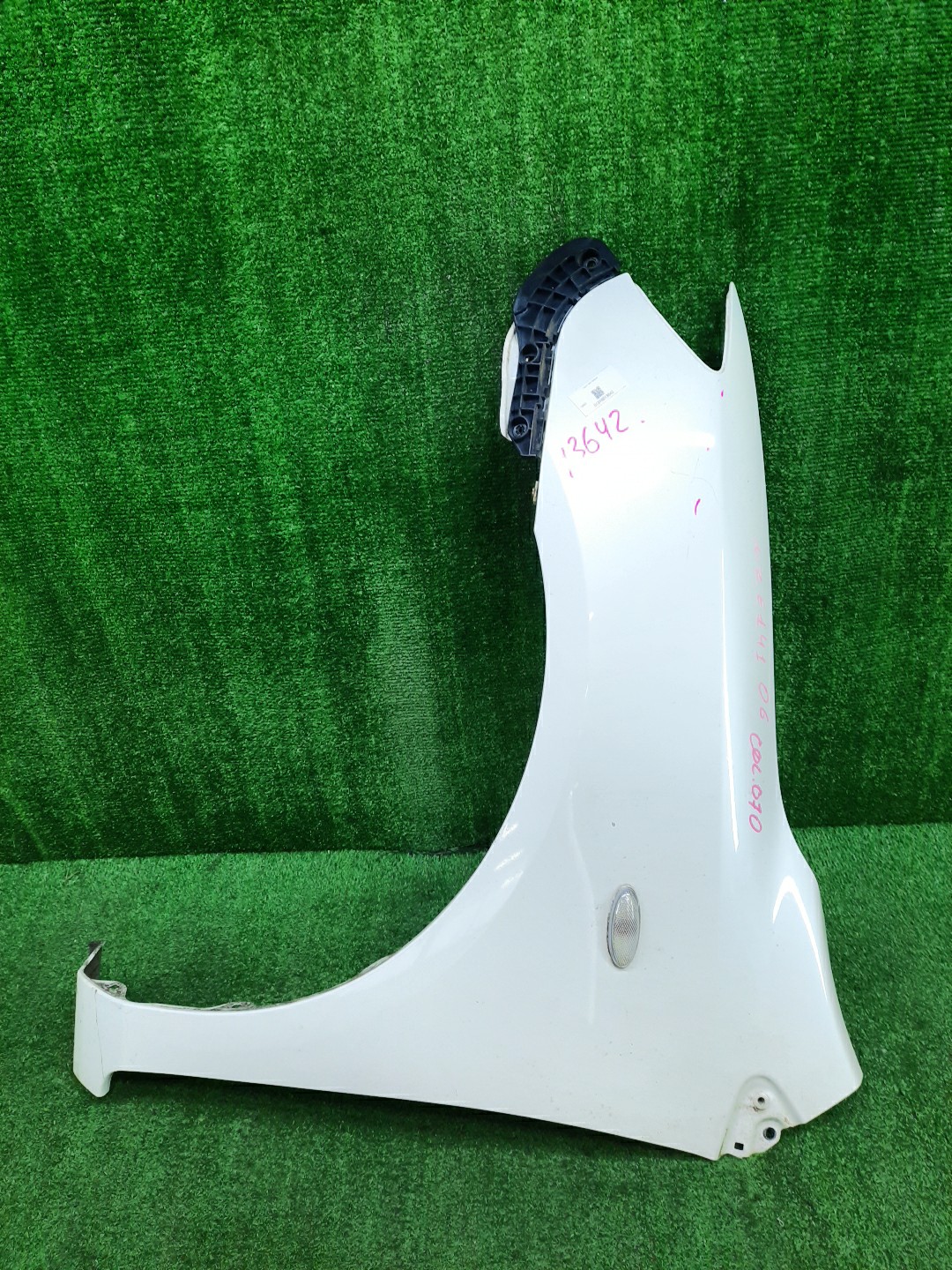 Крыло левое переднее TOYOTA COROLLA FIELDER, COROLLA  AXIO ZRE144G, ZRE142G, NZE144G, NZE141G, NZE141, NZE144, ZRE142, ZRE144 13642 1 ракурс