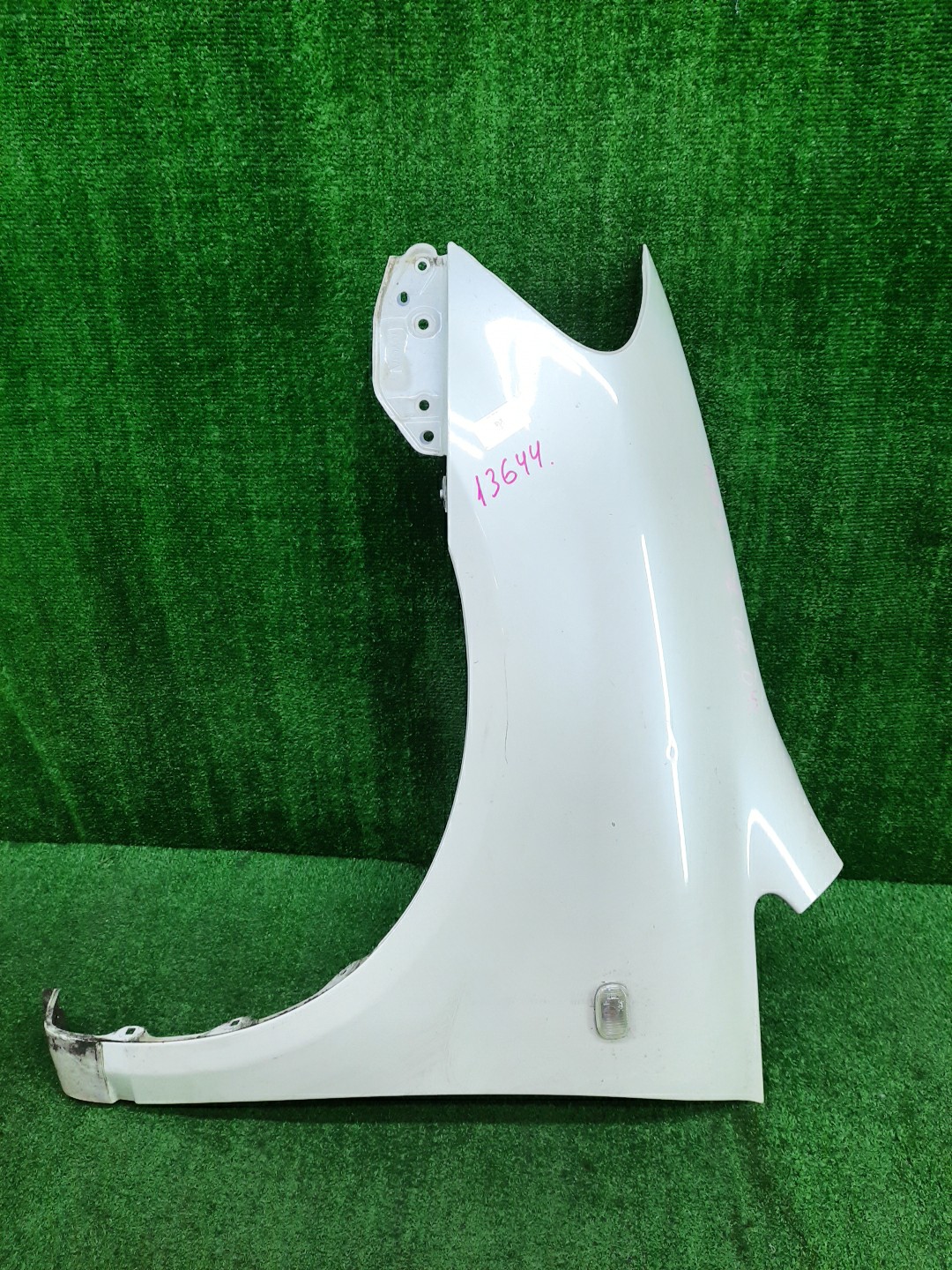 Крыло левое переднее TOYOTA IPSUM ACM21W, ACM26W 13644 1 ракурс