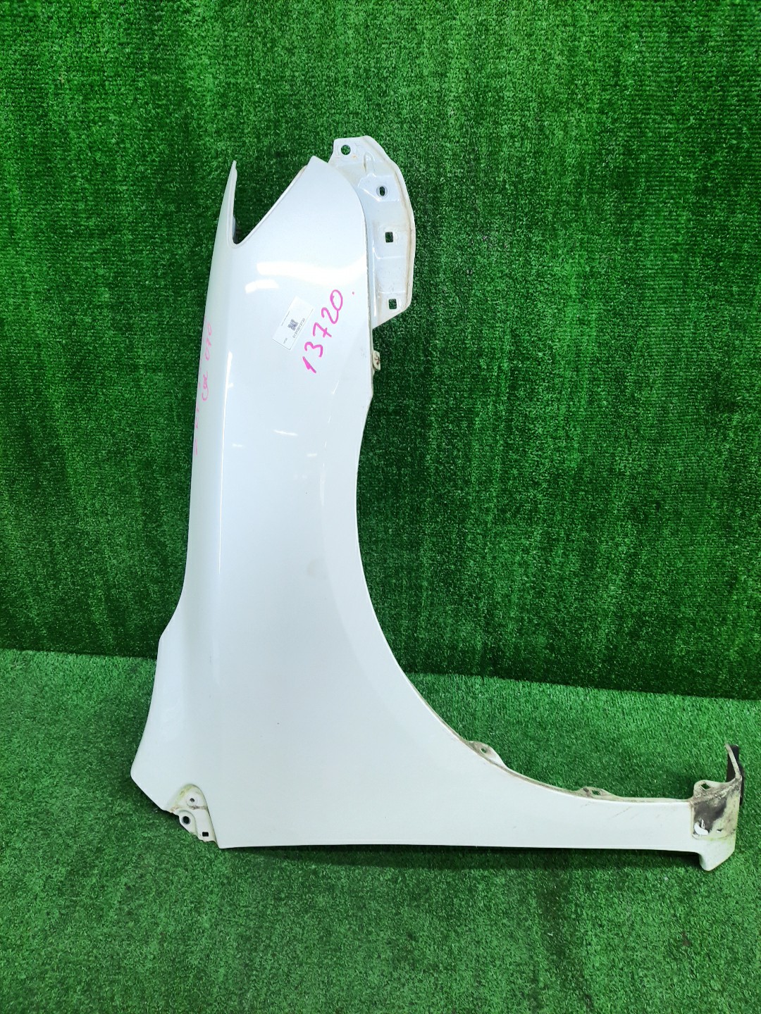 Крыло правое переднее TOYOTA COROLLA FIELDER, COROLLA  AXIO ZRE144G, ZRE142G, NZE144G, NZE141G, NZE141, NZE144, ZRE142, ZRE144 13720 1 ракурс
