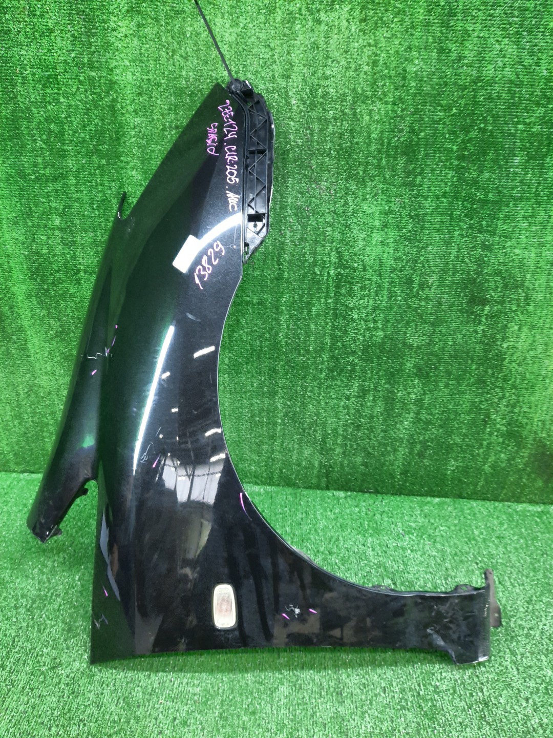 Крыло правое переднее TOYOTA COROLLA SPACIO NZE121N 13829 1 ракурс