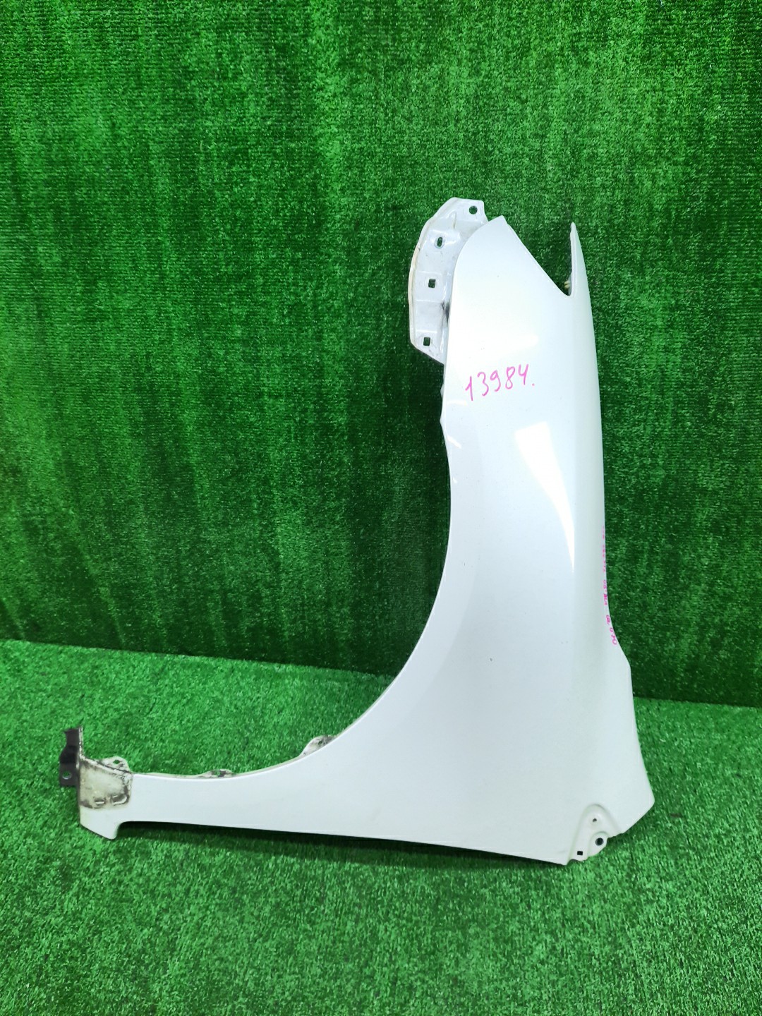 Крыло левое переднее TOYOTA COROLLA FIELDER, COROLLA  AXIO ZRE144G, ZRE142G, NZE144G, NZE141G, NZE141, NZE144, ZRE142, ZRE144 13984 1 ракурс