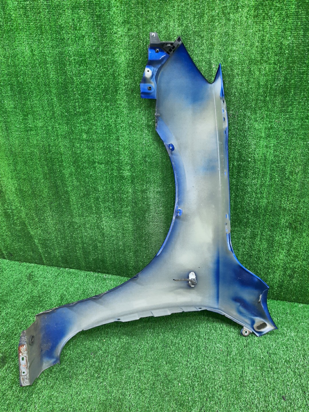 Крыло правое переднее MAZDA AXELA, MAZDA 3, 3 BK5P, BK3P, BKEP, BK WAGON 4 ракурс