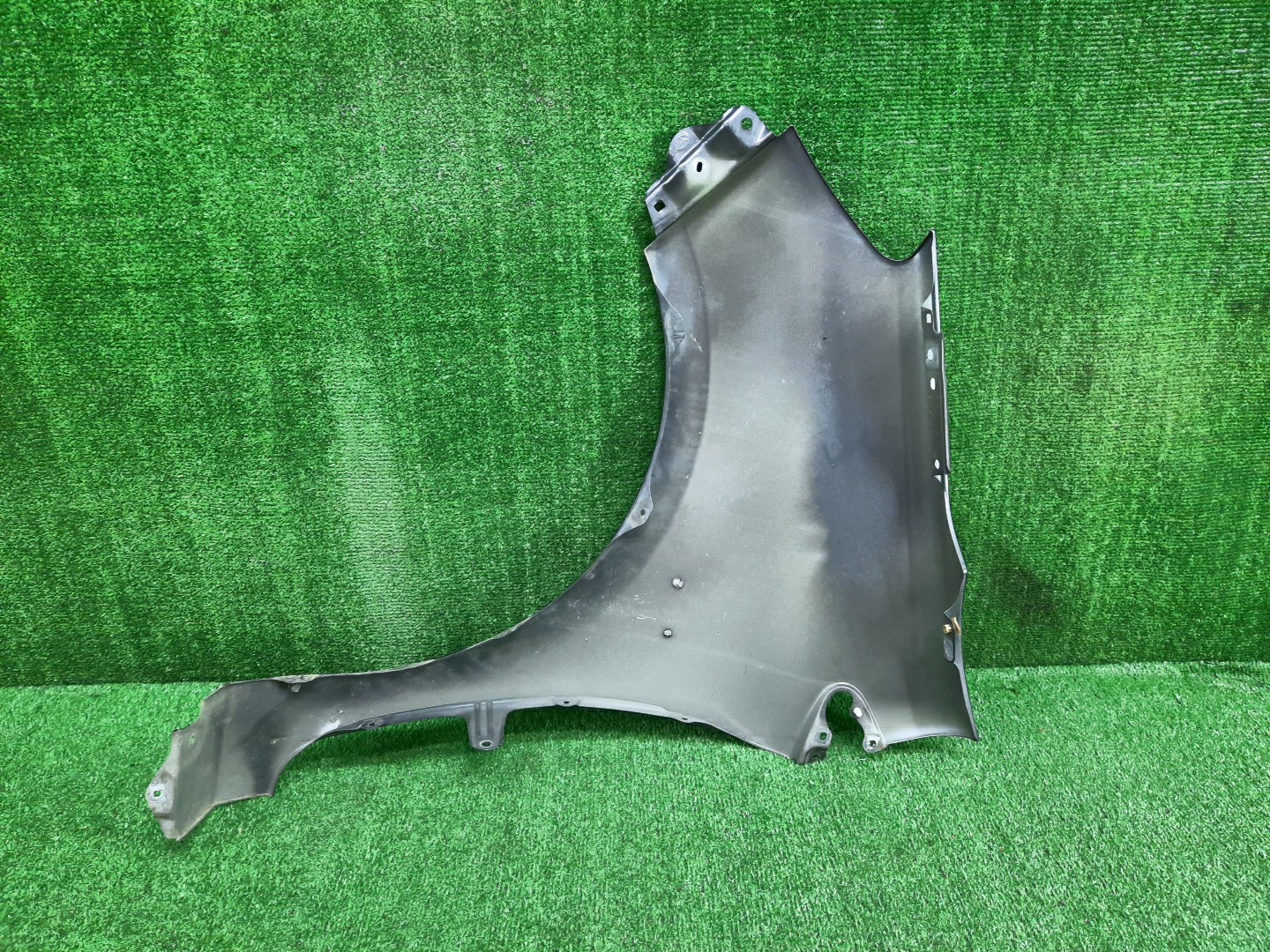 Крыло правое переднее TOYOTA AQUA NHP10 14129 3 ракурс