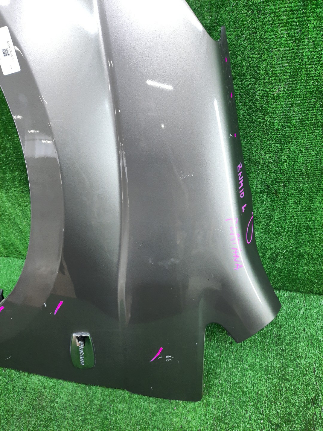 Крыло левое переднее TOYOTA ISIS ZNM10, ZNM10W, ANM10, ANM10W, ANM15, ANM15W, ZGM10, ZGM10W, ZGM11, ZGM11W, ZGM15, ZGM15W, ANM10G, ZGM10G, ANM15G, ZNM10G, ZGM11G, ZGM15G 14319 2 ракурс