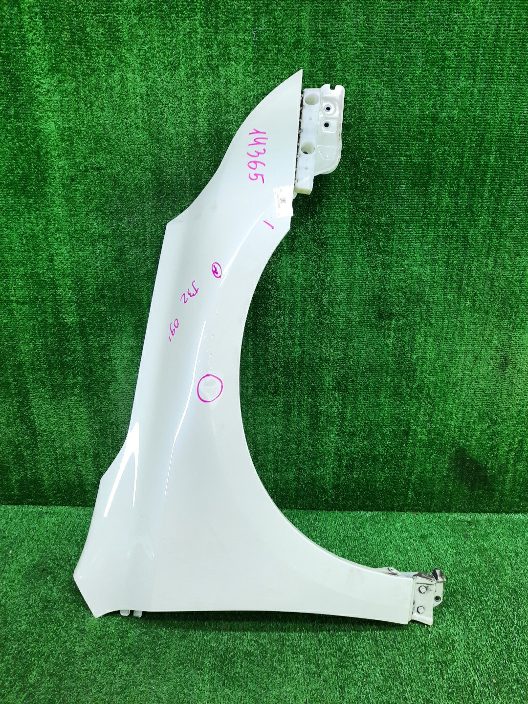 Крыло правое переднее NISSAN TEANA TNJ32, PJ32, J32 14365 1 ракурс Крыло правое переднее NISSAN TEANA TNJ32, PJ32, J32 14365 1 ракурс