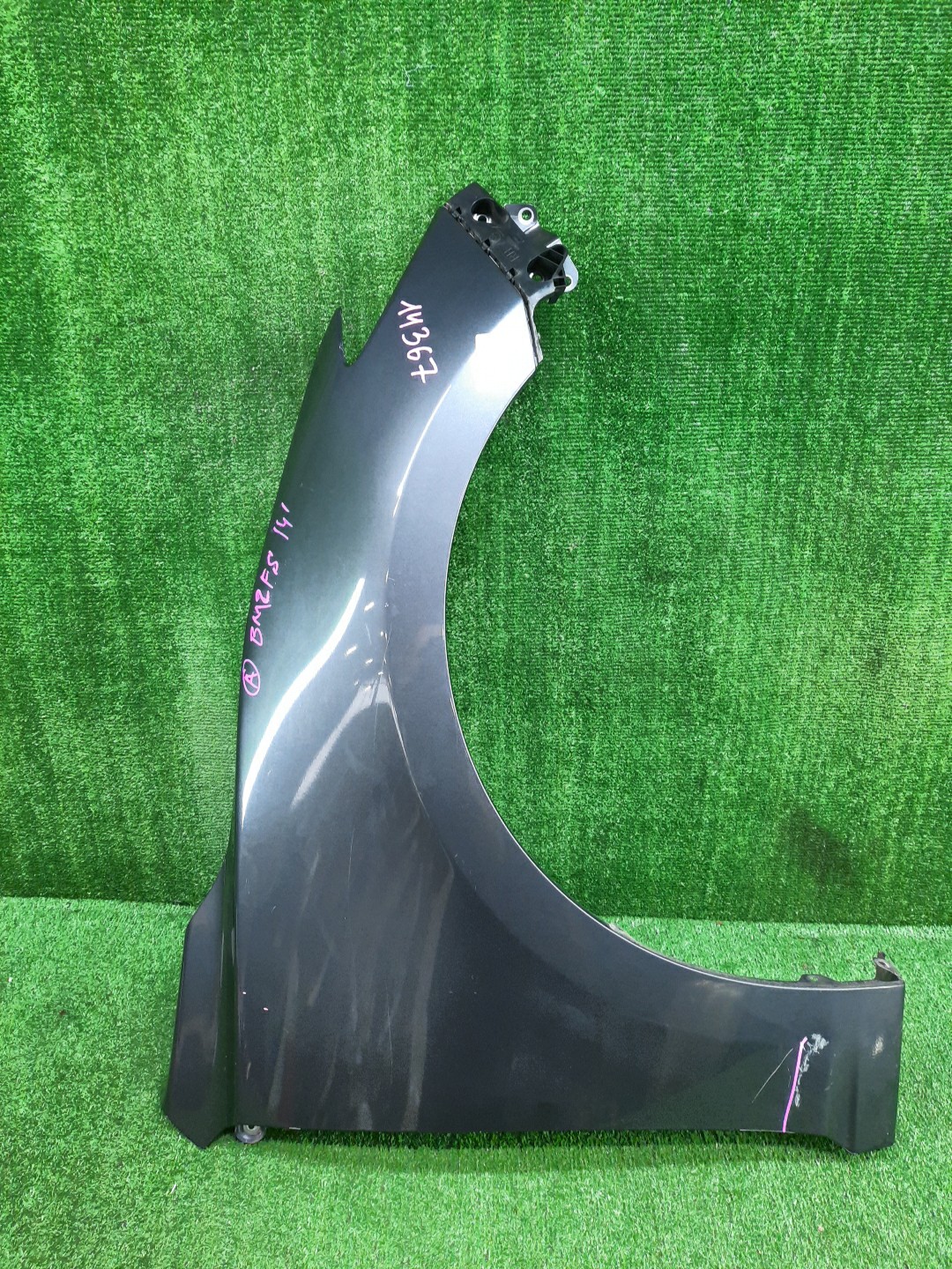Крыло правое переднее MAZDA AXELA, MAZDA 3, 3 BMLFS, BM6FJ, BM2AS, BM2FP, BM2AP, BM5FP, BM5FS, BM5AS, BM5AP, BM2FS, BYEFP, BMEFS, BM 14367 1 ракурс