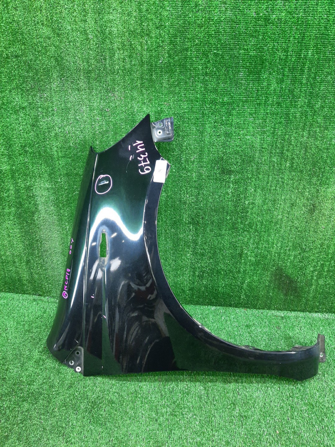 Крыло правое переднее TOYOTA VITZ, YARIS SCP10, NCP10, SCP13, NCP15, NCP11, NCP13 14379 1 ракурс