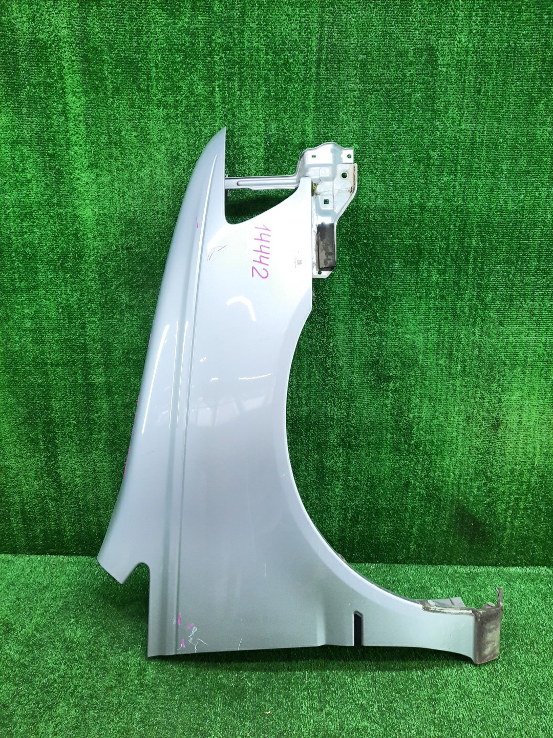 Крыло правое переднее NISSAN PRESAGE U30, NU30, TU30, TNU30, HU30, VNU30, VU30 14442 1 ракурс
