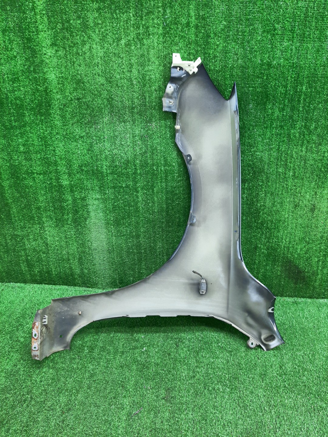 Крыло правое переднее MAZDA AXELA, MAZDA 3, 3 BK5P, BK3P, BKEP, BK WAGON 2 ракурс
