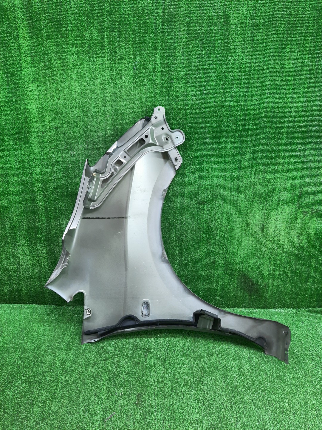 Крыло левое переднее TOYOTA ISIS ZNM10, ZNM10W, ANM10, ANM10W, ANM15, ANM15W, ZGM10, ZGM10W, ZGM11, ZGM11W, ZGM15, ZGM15W, ANM10G, ZGM10G, ANM15G, ZNM10G, ZGM11G, ZGM15G 14534 3 ракурс