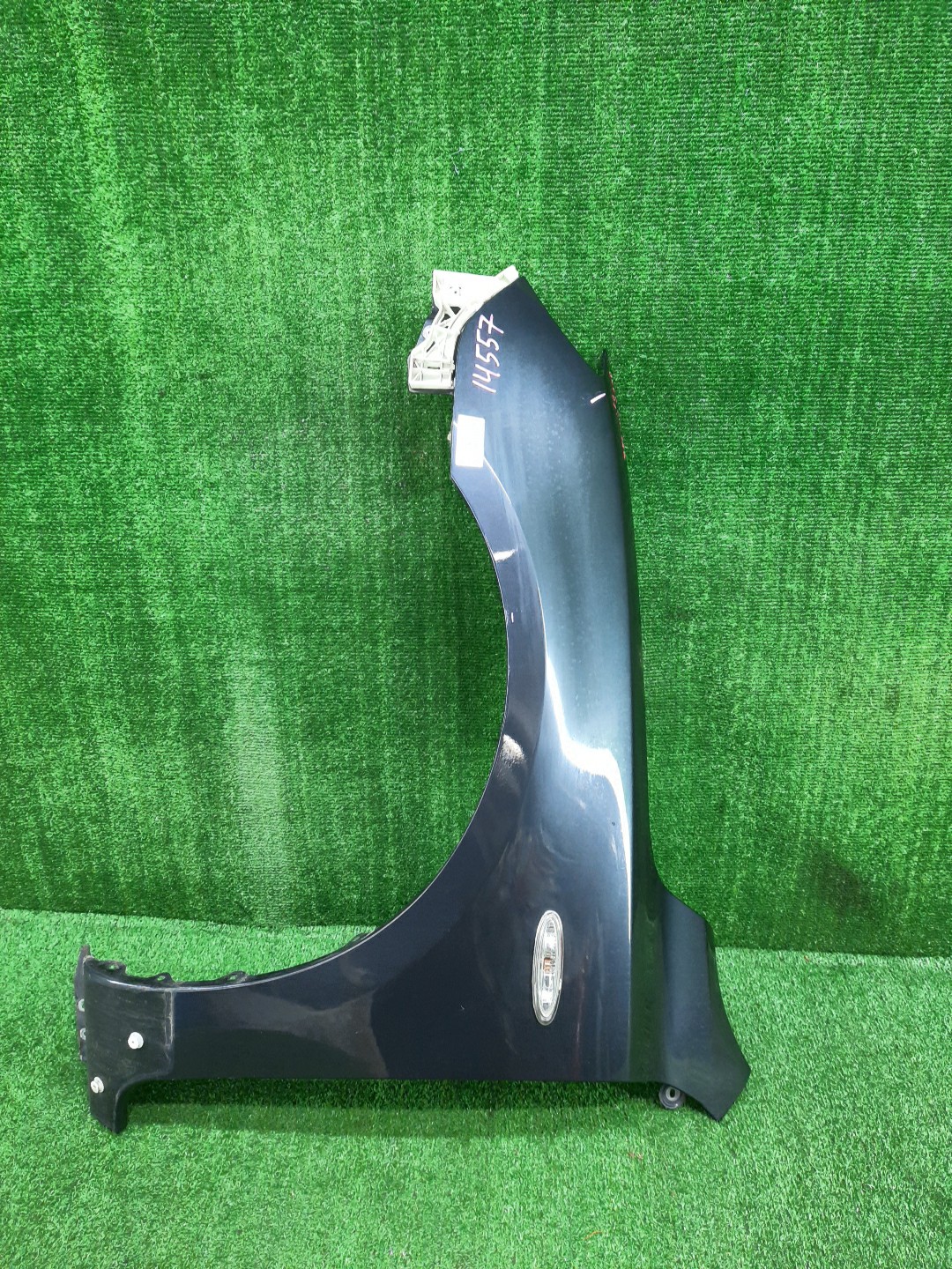 Крыло левое переднее MAZDA AXELA, MAZDA 3, 3 BK5P, BK3P, BKEP, BK WAGON 1 ракурс