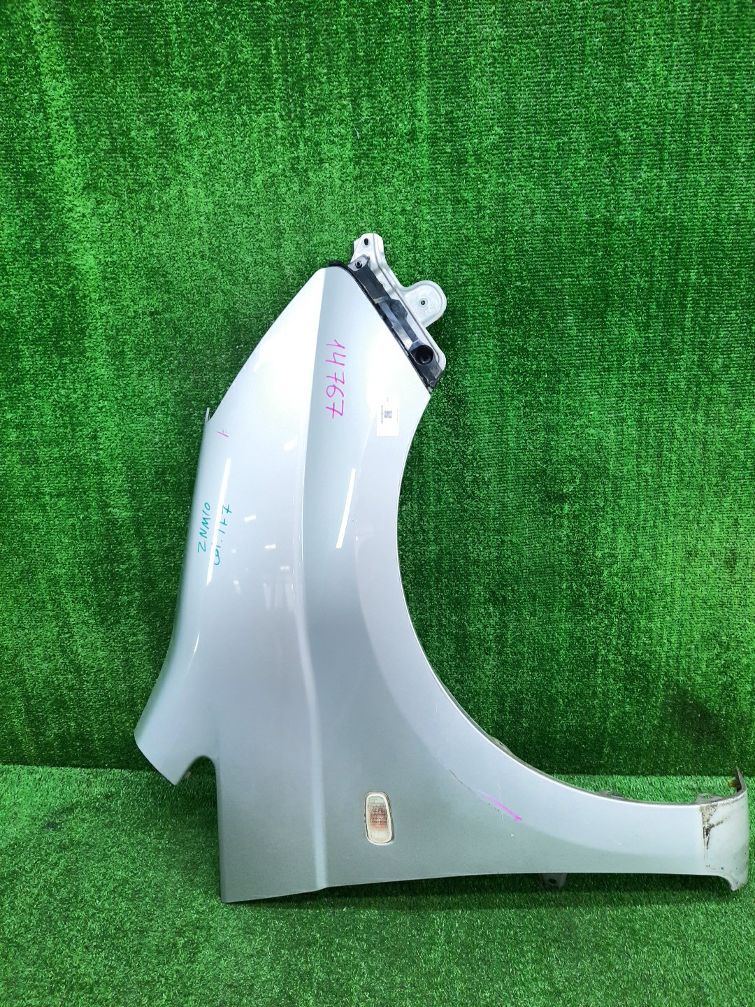 Крыло правое переднее TOYOTA ISIS ZNM10, ZNM10W, ANM10, ANM10W, ANM15, ANM15W, ZGM10, ZGM10W, ZGM11, ZGM11W, ZGM15, ZGM15W, ANM10G, ZGM10G, ANM15G, ZNM10G, ZGM11G, ZGM15G 14767 1 ракурс