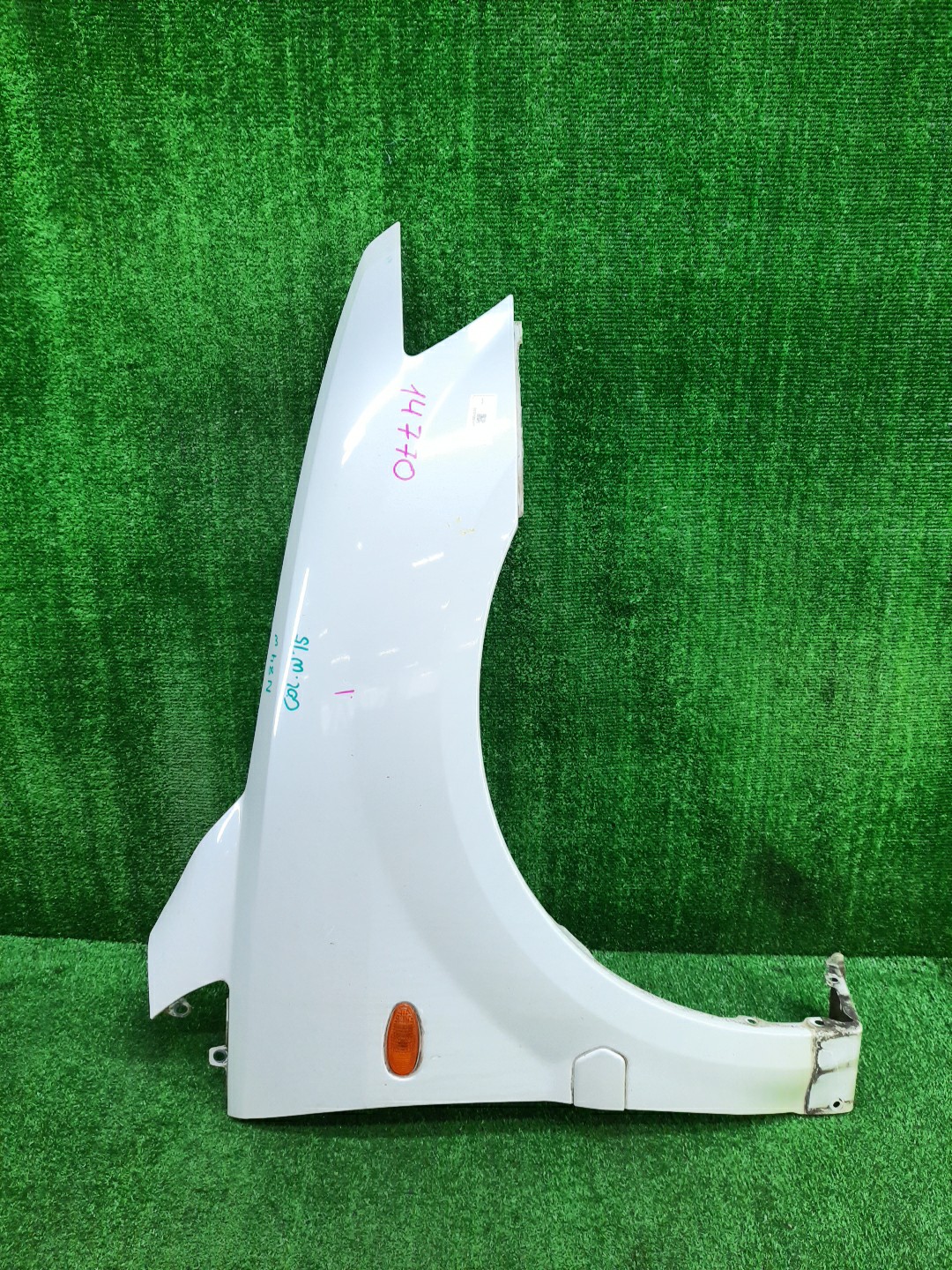 Крыло правое переднее MITSUBISHI CHARIOT GRANDIS, CHARIOT N84W, N94W, N96W, N86W 14770 1 ракурс