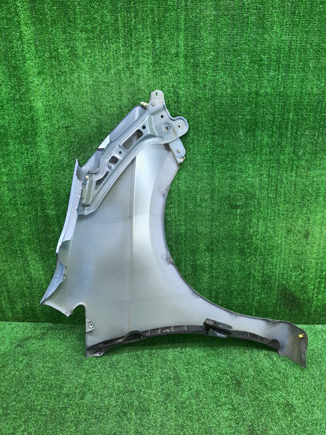 Крыло левое переднее TOYOTA ISIS ZNM10, ZNM10W, ANM10, ANM10W, ANM15, ANM15W, ZGM10, ZGM10W, ZGM11, ZGM11W, ZGM15, ZGM15W, ANM10G, ZGM10G, ANM15G, ZNM10G, ZGM11G, ZGM15G 14847 3 ракурс