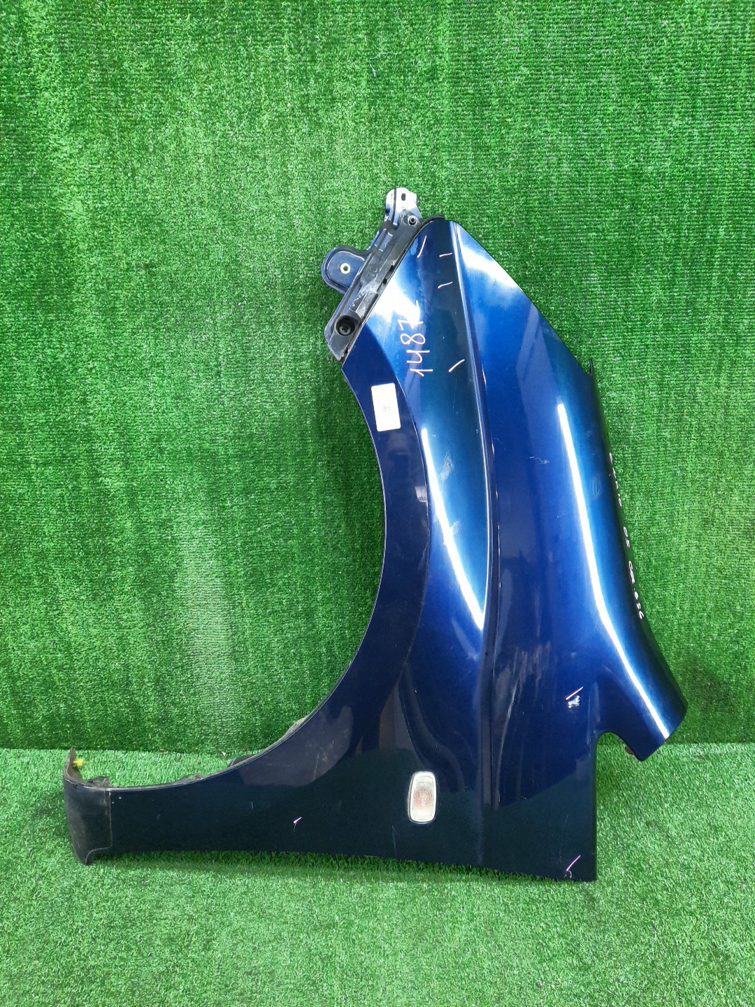 Крыло левое переднее TOYOTA ISIS ZNM10, ZNM10W, ANM10, ANM10W, ANM15, ANM15W, ZGM10, ZGM10W, ZGM11, ZGM11W, ZGM15, ZGM15W, ANM10G, ZGM10G, ANM15G, ZNM10G, ZGM11G, ZGM15G 14872 1 ракурс