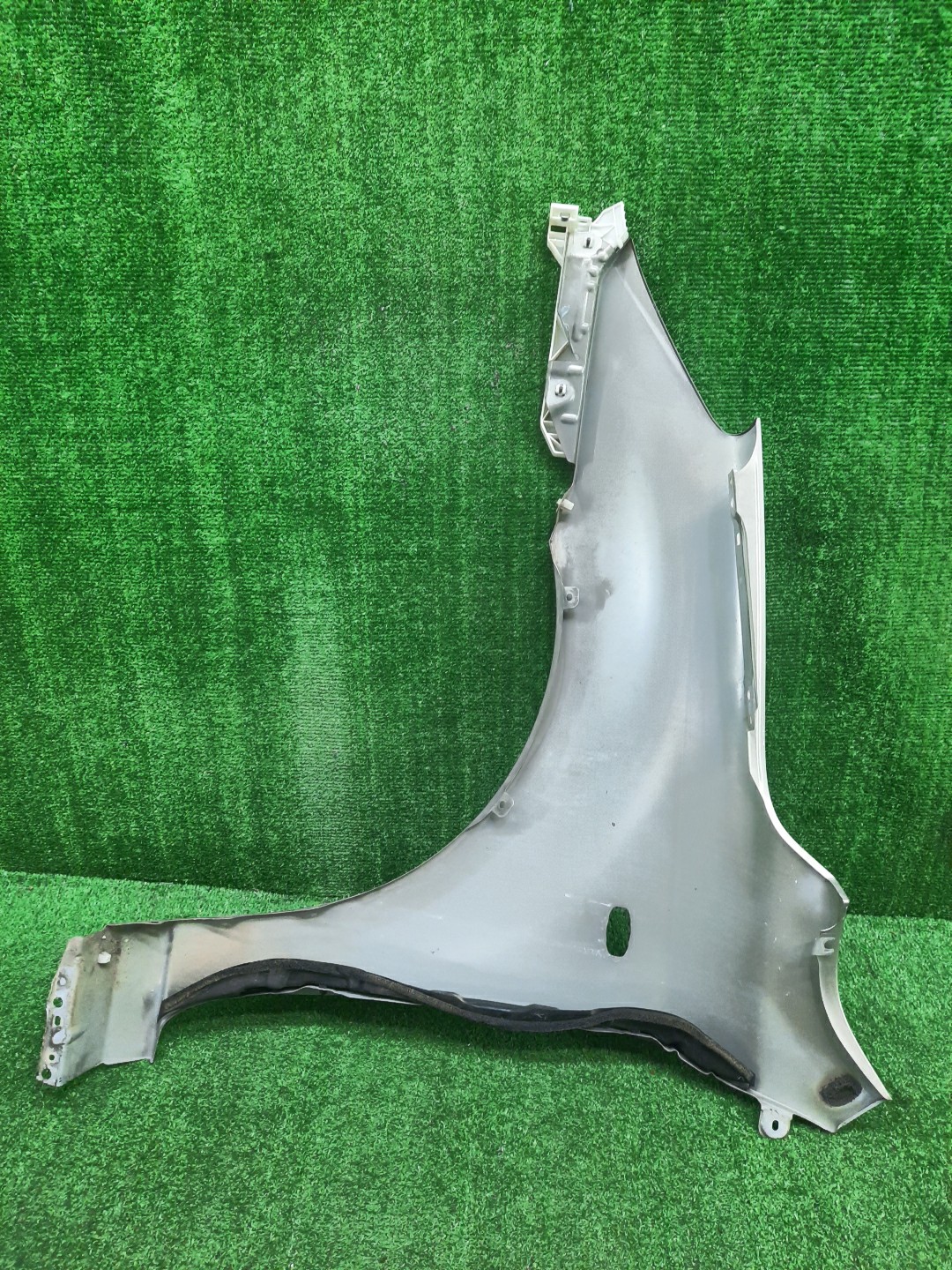 Крыло правое переднее MAZDA DEMIO DY3W, DY5W, DY3R 15063 3 ракурс