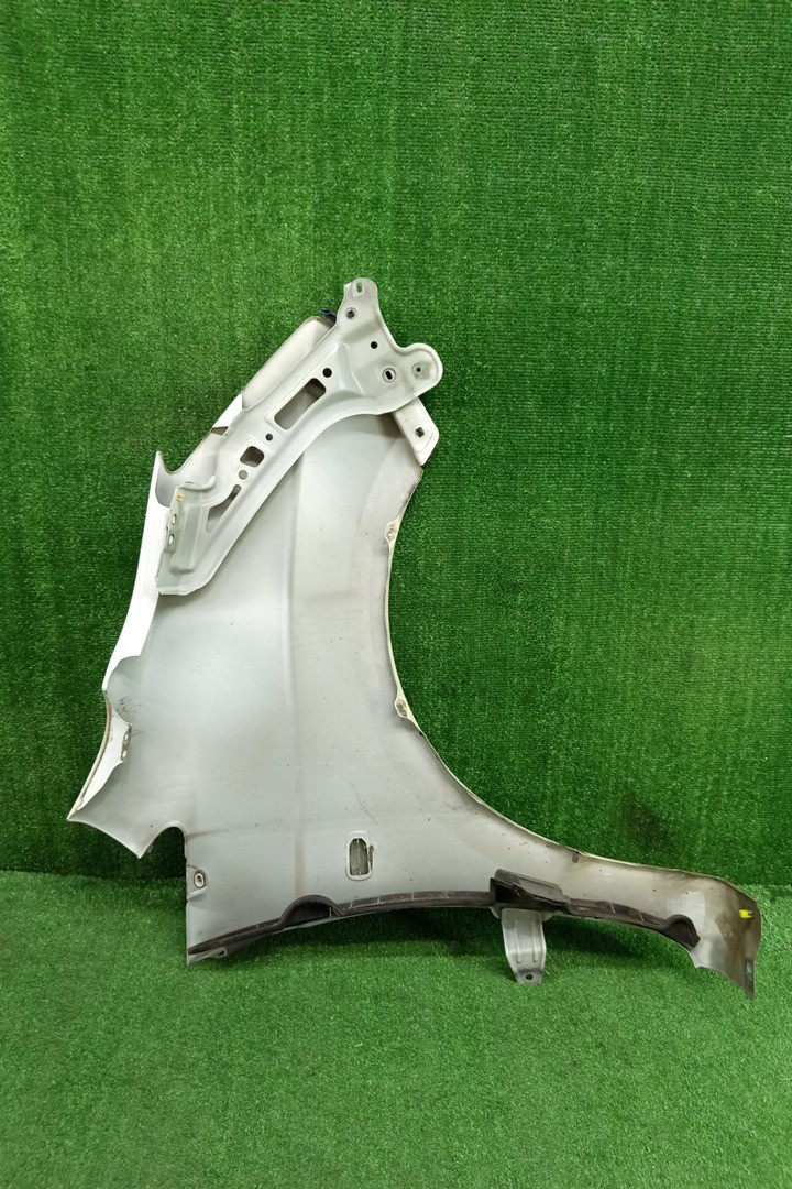 Крыло левое переднее TOYOTA ISIS ZNM10, ZNM10W, ANM10, ANM10W, ANM15, ANM15W, ZGM10, ZGM10W, ZGM11, ZGM11W, ZGM15, ZGM15W, ANM10G, ZGM10G, ANM15G, ZNM10G, ZGM11G, ZGM15G 15667 4 ракурс