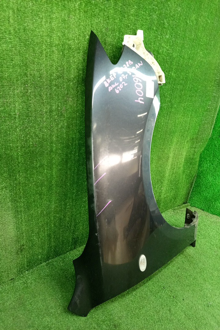 Крыло правое переднее MAZDA AXELA, MAZDA 3, 3 BK5P, BK3P, BKEP, BK SEDAN 2 ракурс