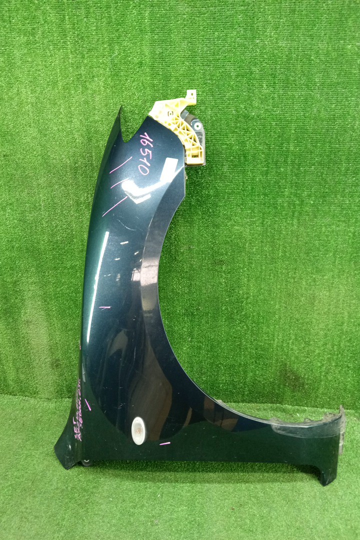 Крыло правое переднее MAZDA AXELA, MAZDA3, 3 BK5P, BK3P, BKEP, BK SEDAN 1 ракурс