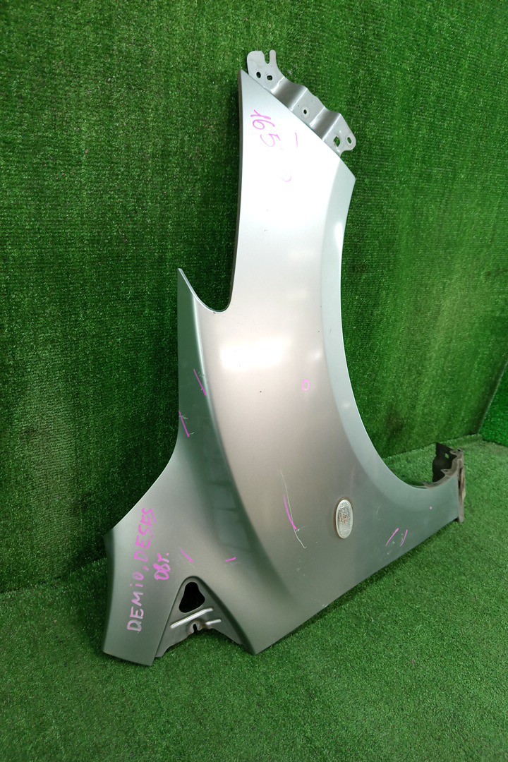 Крыло правое переднее MAZDA DEMIO, MAZDA2, 2 DE3FS, DE3AS, DE5FS, DEJFS, DE 16520 2 ракурс
