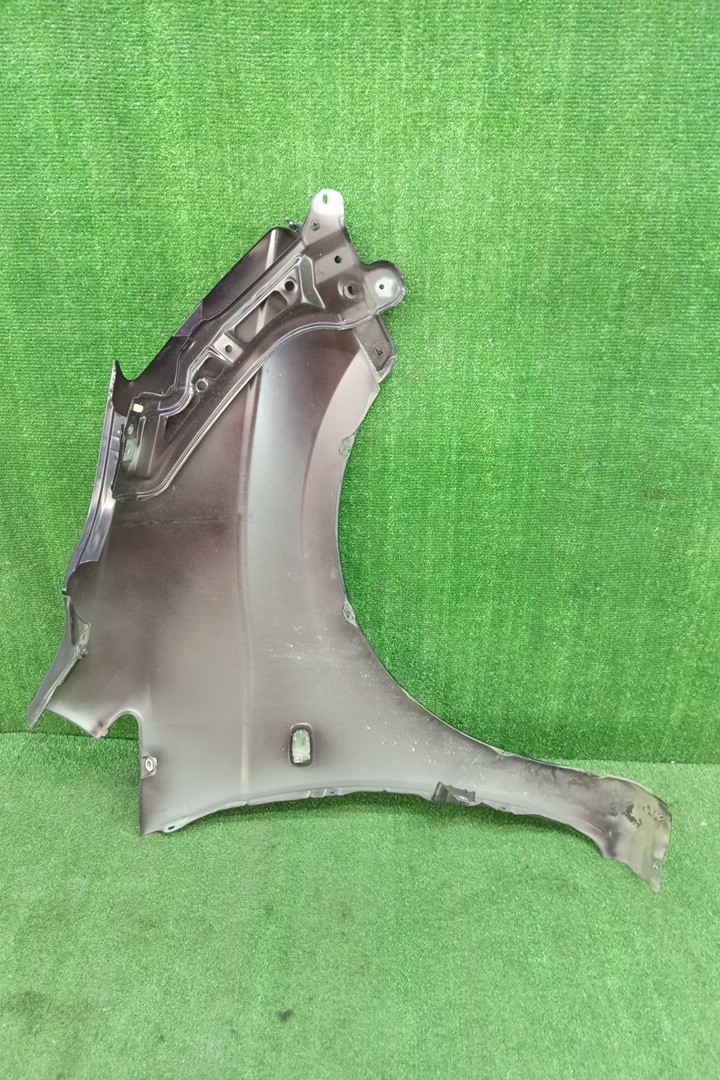 Крыло левое переднее TOYOTA ISIS ZNM10, ZNM10W, ANM10, ANM10W, ANM15, ANM15W, ZGM10, ZGM10W, ZGM11, ZGM11W, ZGM15, ZGM15W, ANM10G, ZGM10G, ANM15G, ZNM10G, ZGM11G, ZGM15G 17055 5 ракурс