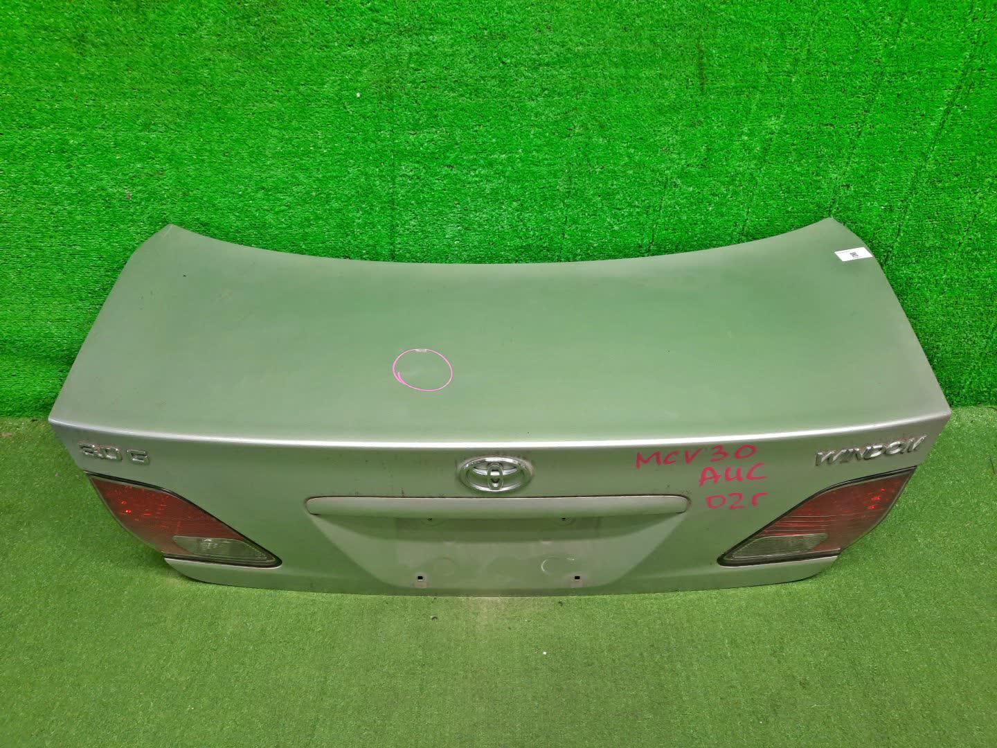 Крышка багажника TOYOTA WINDOM MCV30 2946 1 ракурс Крышка багажника TOYOTA WINDOM MCV30 2946 1 ракурс