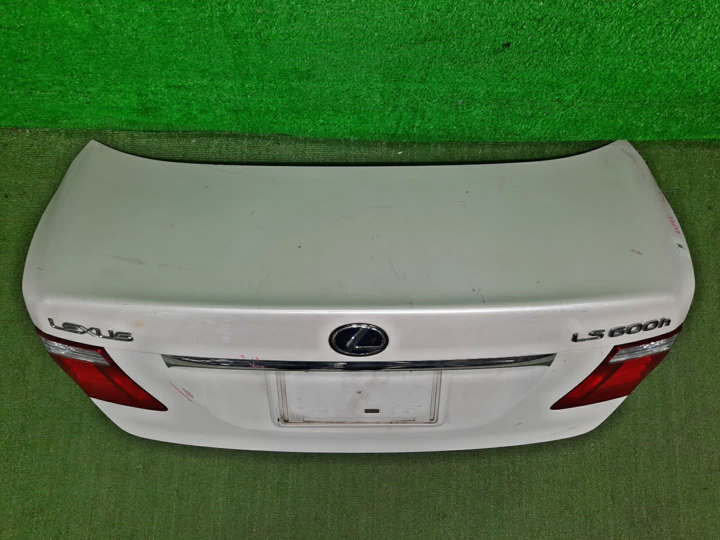 Крышка багажника LEXUS LS600h UVF45 5007 2 ракурс