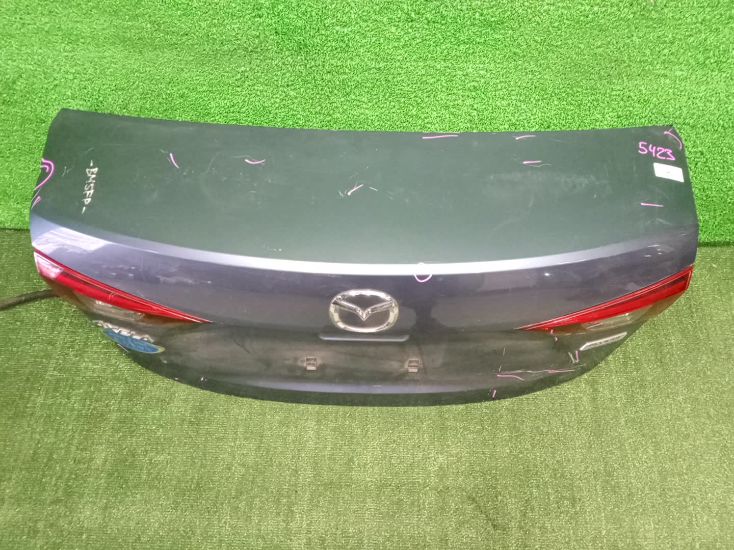 Крышка багажника MAZDA AXELA BM5FP 5423 2 ракурс