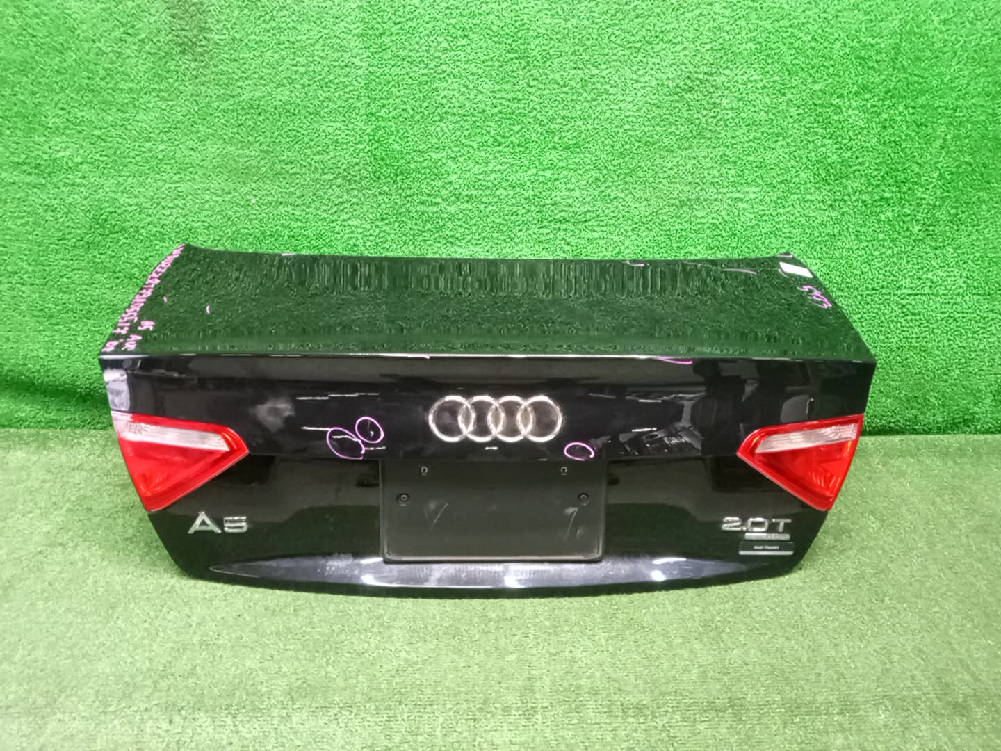 Крышка багажника AUDI A5 8T3 8T0827023AJ 1 ракурс Крышка багажника AUDI A5 8T3 8T0827023AJ 1 ракурс