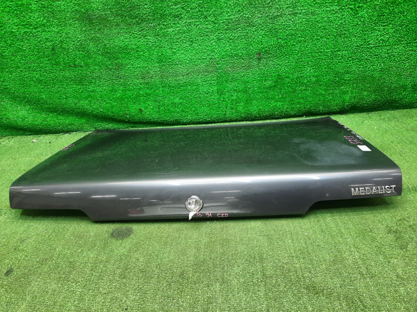 Крышка багажника NISSAN LAUREL C33 5753 1 ракурс Крышка багажника NISSAN LAUREL C33 5753 1 ракурс