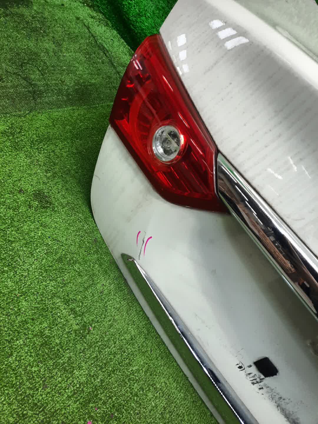 Крышка багажника NISSAN SKYLINE HV37 5806 3 ракурс