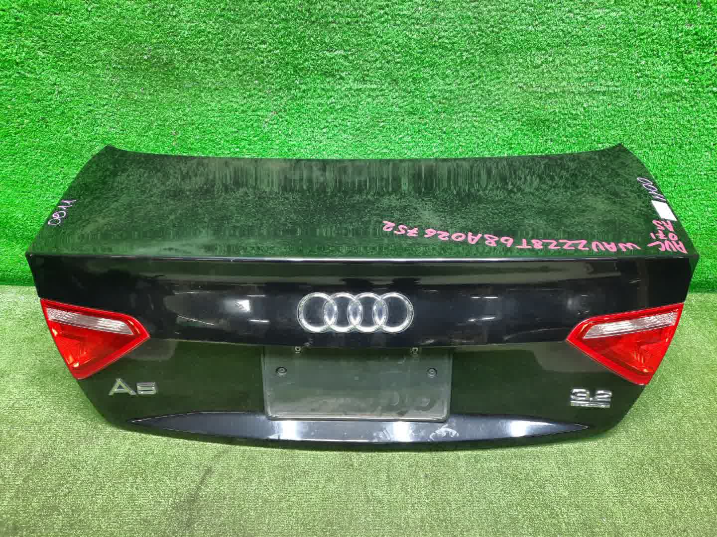 Крышка багажника AUDI A5 8T3 0011 1 ракурс Крышка багажника AUDI A5 8T3 0011 1 ракурс