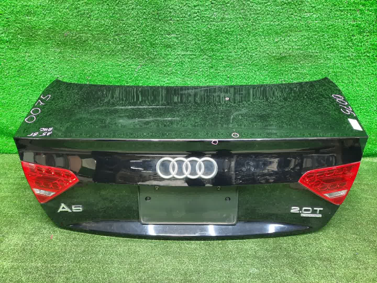 Крышка багажника AUDI A5 8T3 0075 1 ракурс Крышка багажника AUDI A5 8T3 0075 1 ракурс