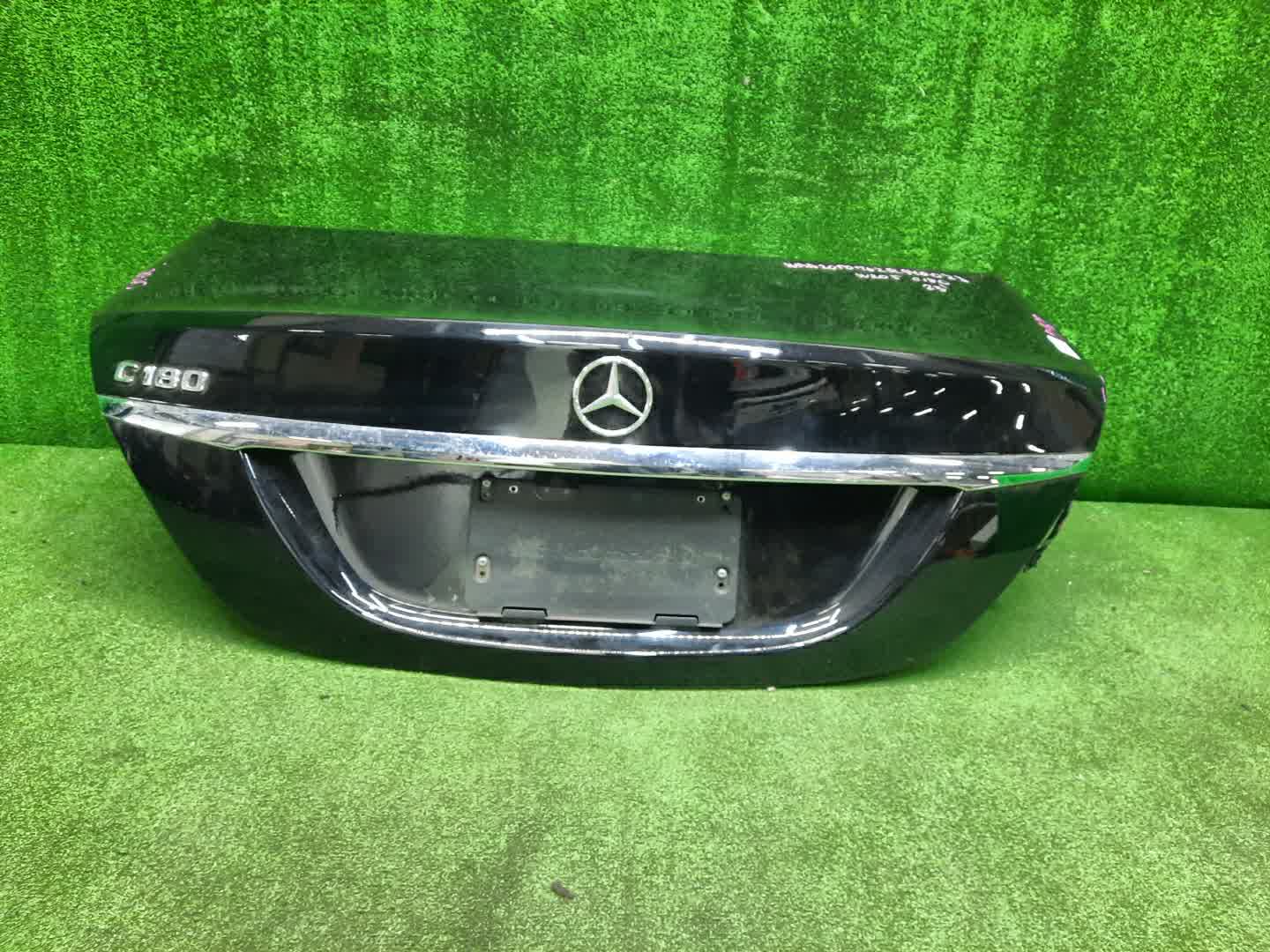 Крышка багажника MERCEDES-BENZ C-Class W205 A2057502400 1 ракурс Крышка багажника MERCEDES-BENZ C-Class W205 A2057502400 1 ракурс