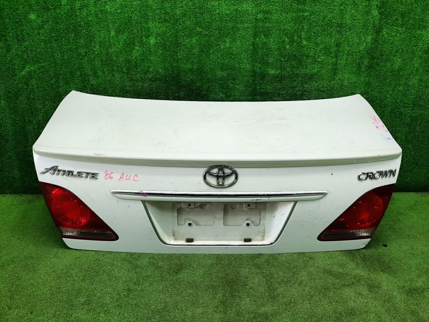 Крышка багажника TOYOTA CROWN GRS182, GRS180, GRS181, GRS183, GRS184 0215 1 ракурс Крышка багажника TOYOTA CROWN GRS182, GRS180, GRS181, GRS183, GRS184 0215 1 ракурс